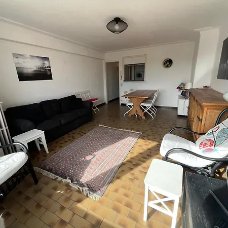 Spacious 3 Bedroom With Seaview In 克诺克－海斯特